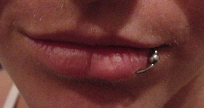 Lip piercing with ring